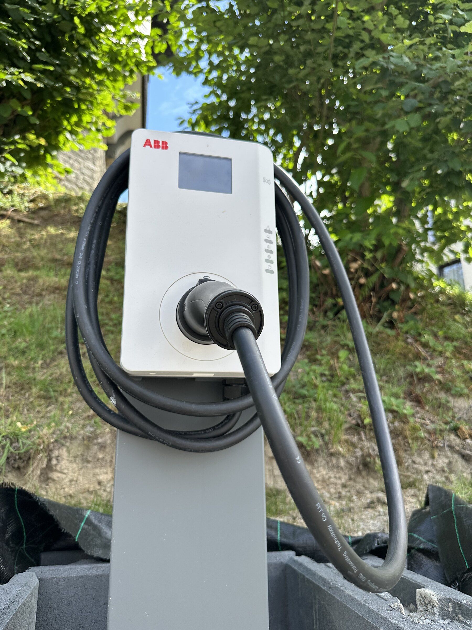 11 kW-laadpaal bij de parkeerplaatsen van de toren